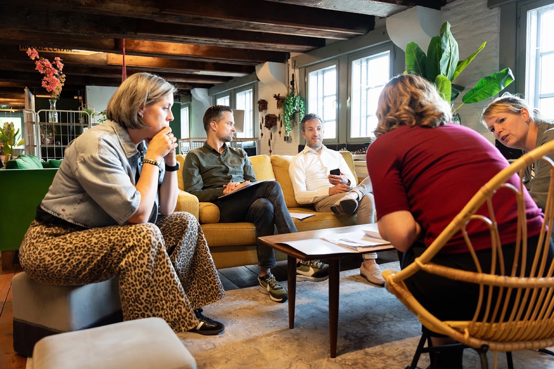 Informeel gesprek tijdens de pauze